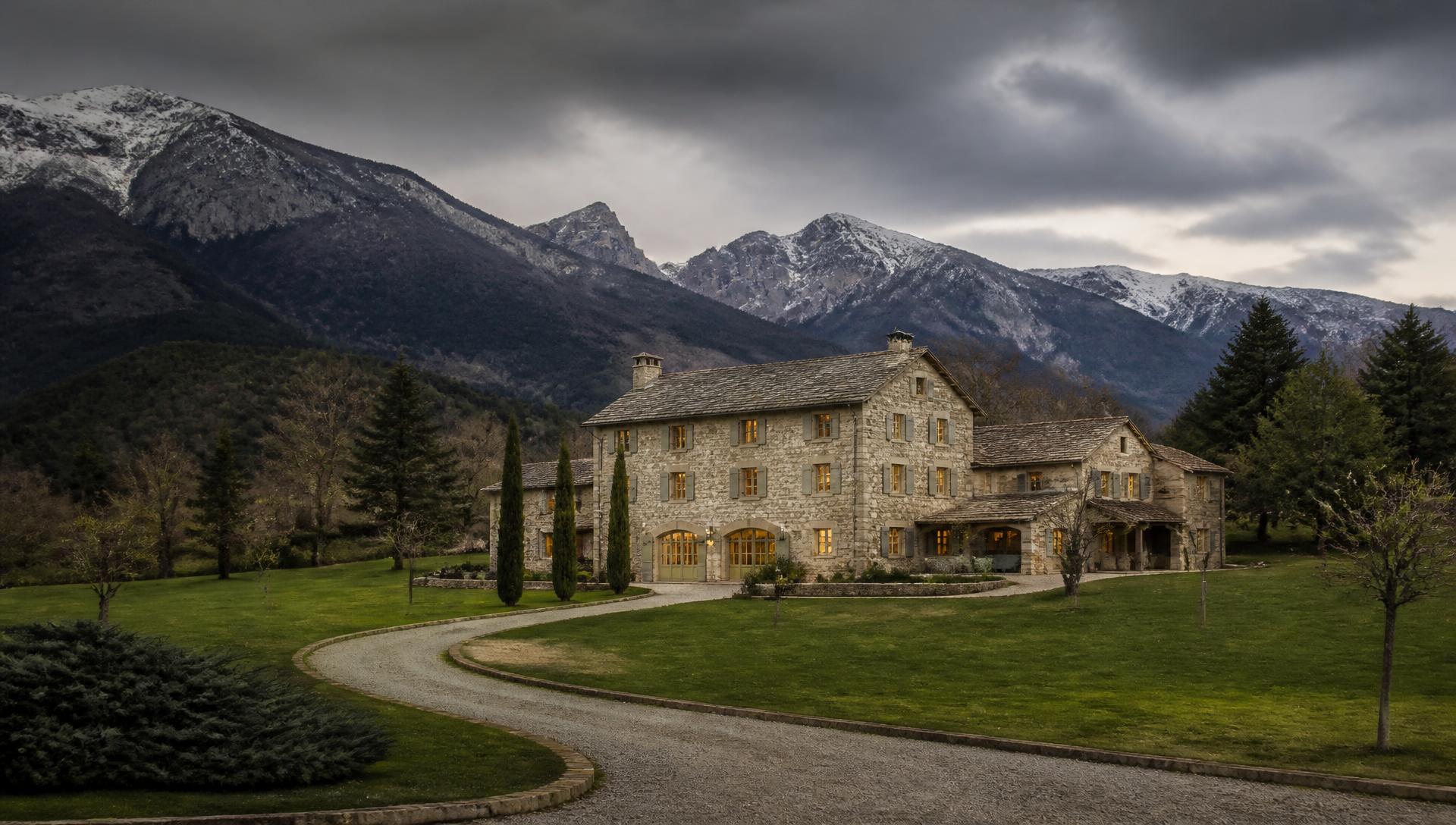 Grande propriété en pierre en zone de montagne débarrassée par Tout Débarras